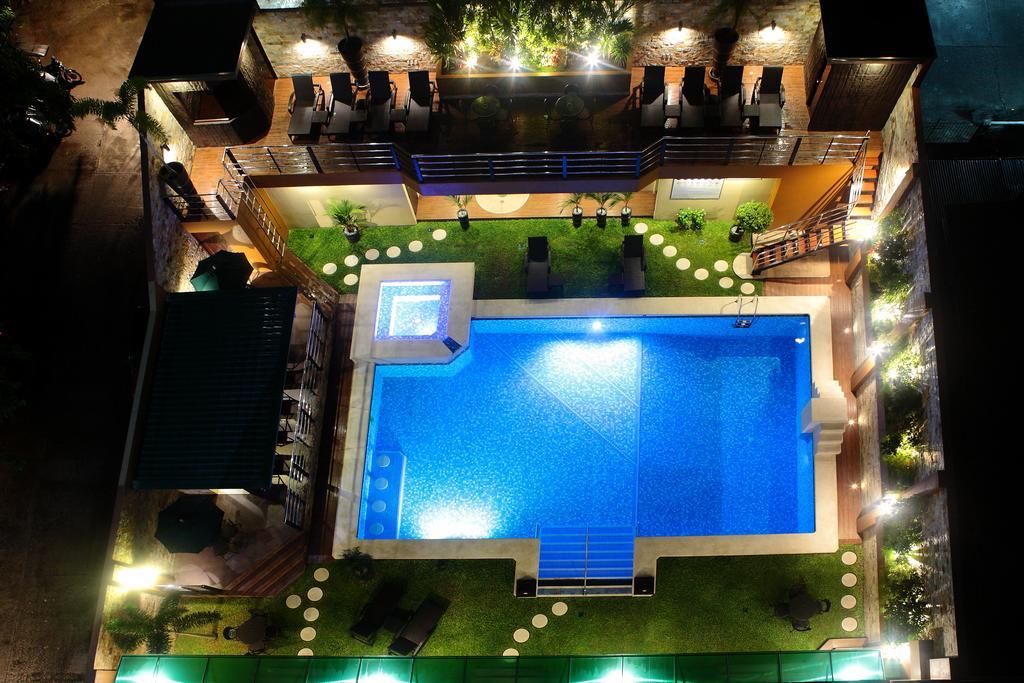 Queens Hotel Angeles City מראה חיצוני תמונה