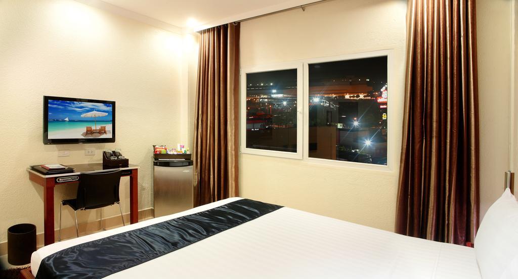 Queens Hotel Angeles City מראה חיצוני תמונה
