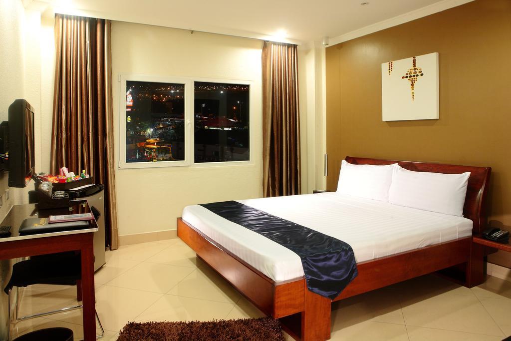 Queens Hotel Angeles City מראה חיצוני תמונה