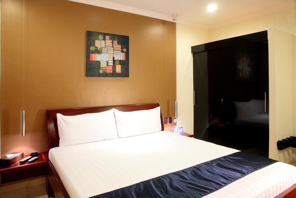 Queens Hotel Angeles City חדר תמונה