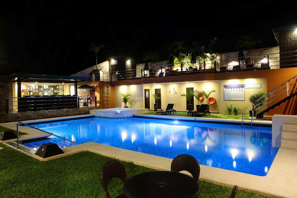 Queens Hotel Angeles City מראה חיצוני תמונה