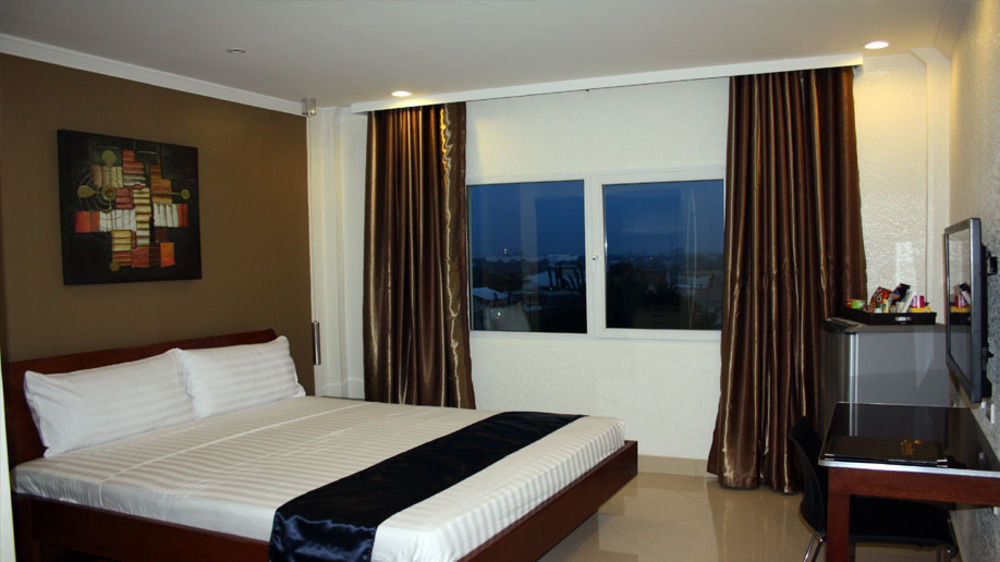 Queens Hotel Angeles City מראה חיצוני תמונה