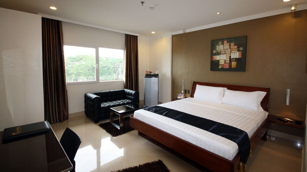 Queens Hotel Angeles City מראה חיצוני תמונה
