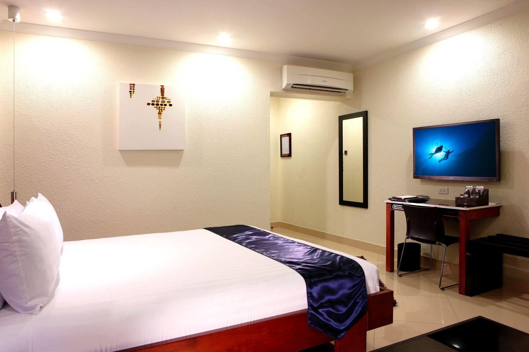 Queens Hotel Angeles City מראה חיצוני תמונה