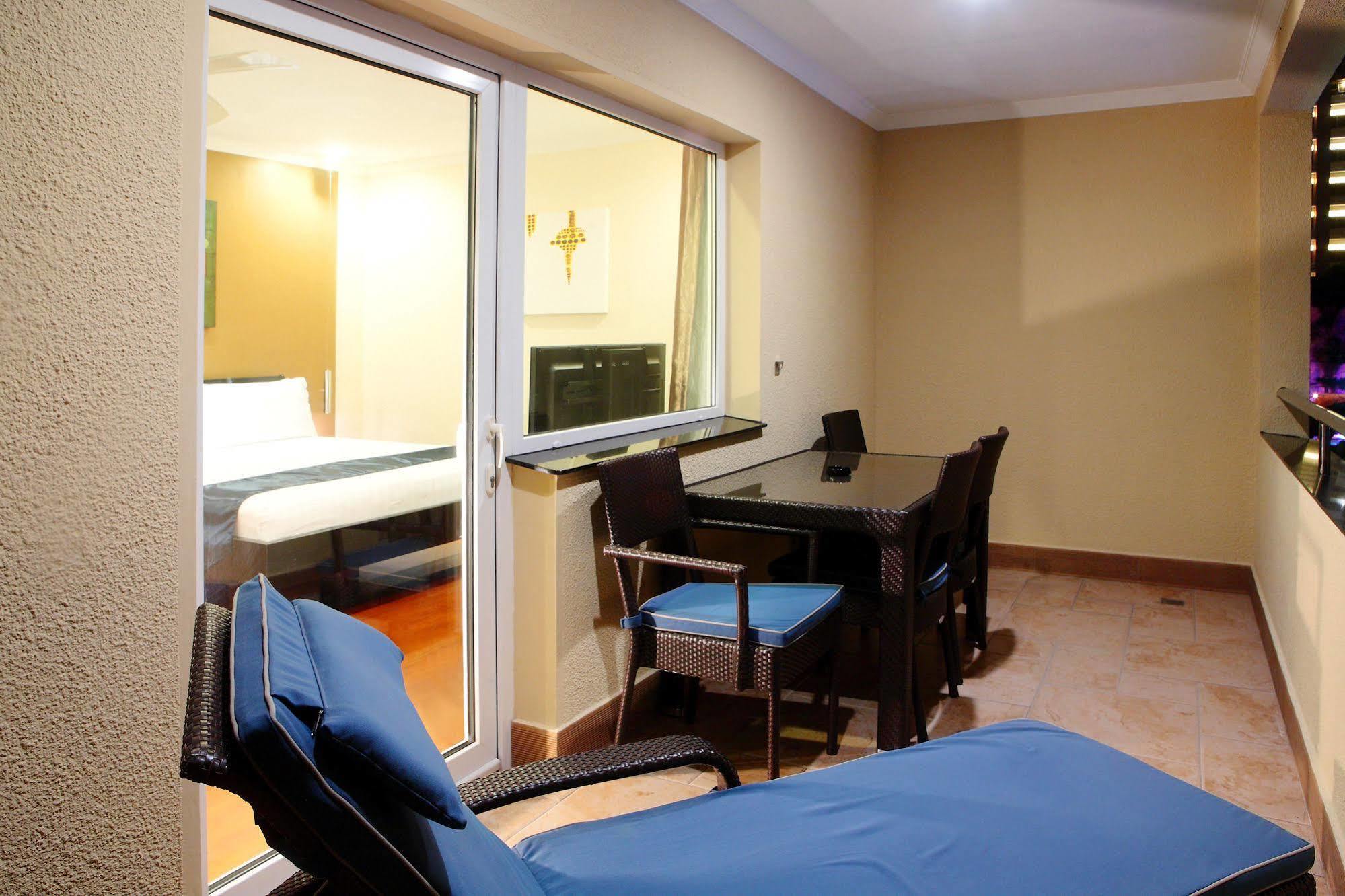Queens Hotel Angeles City מראה חיצוני תמונה
