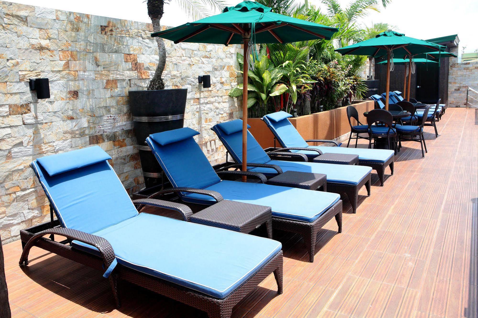Queens Hotel Angeles City מראה חיצוני תמונה