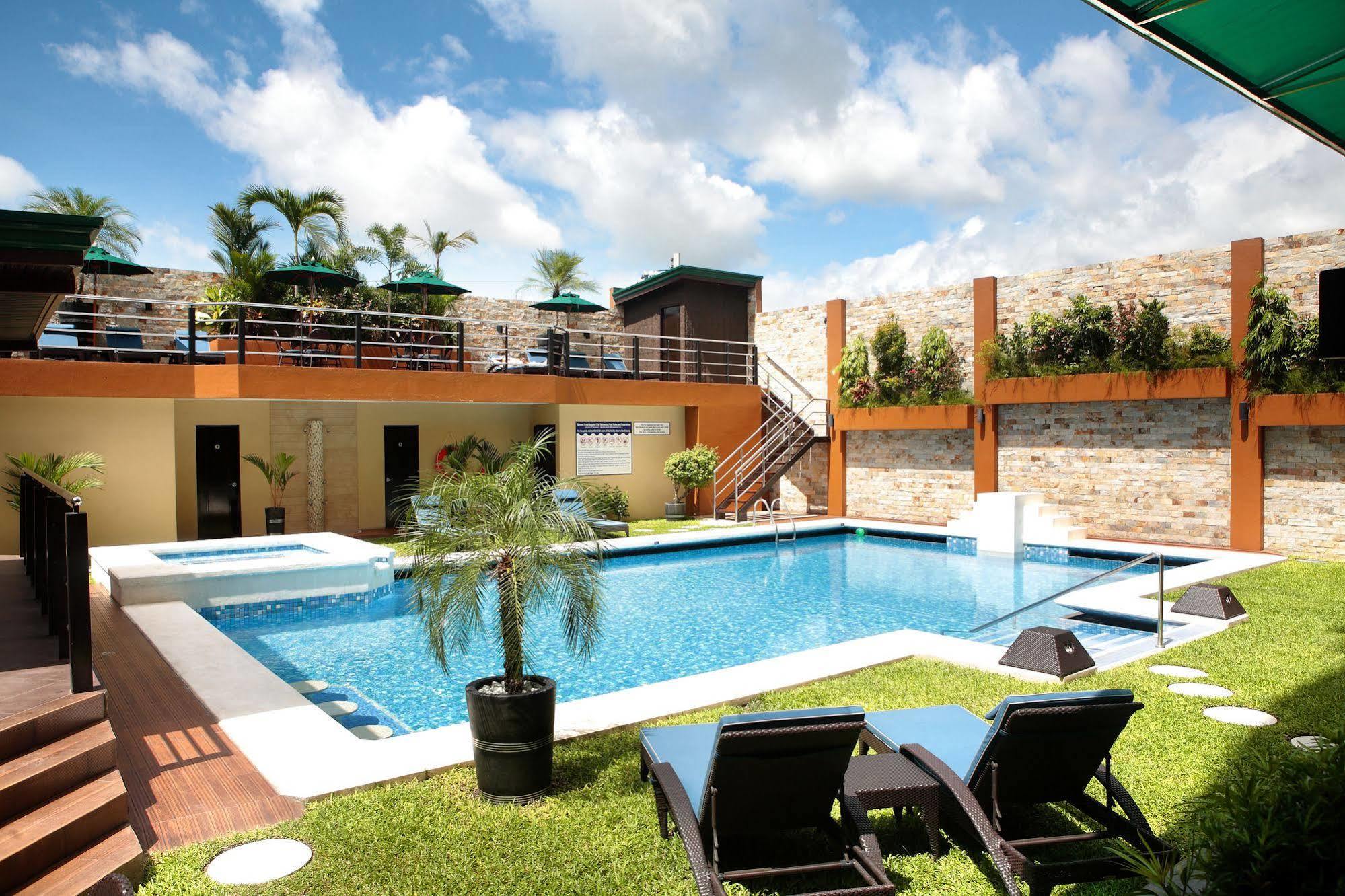 Queens Hotel Angeles City מראה חיצוני תמונה