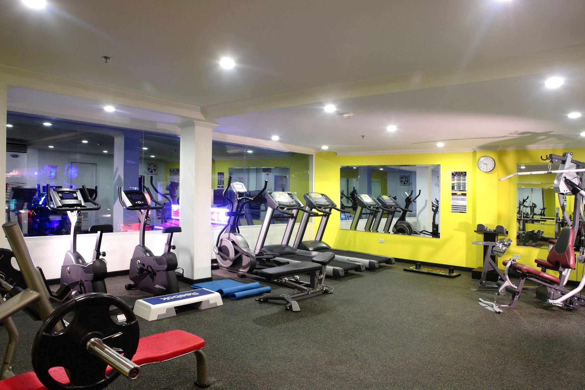 Queens Hotel Angeles City מראה חיצוני תמונה