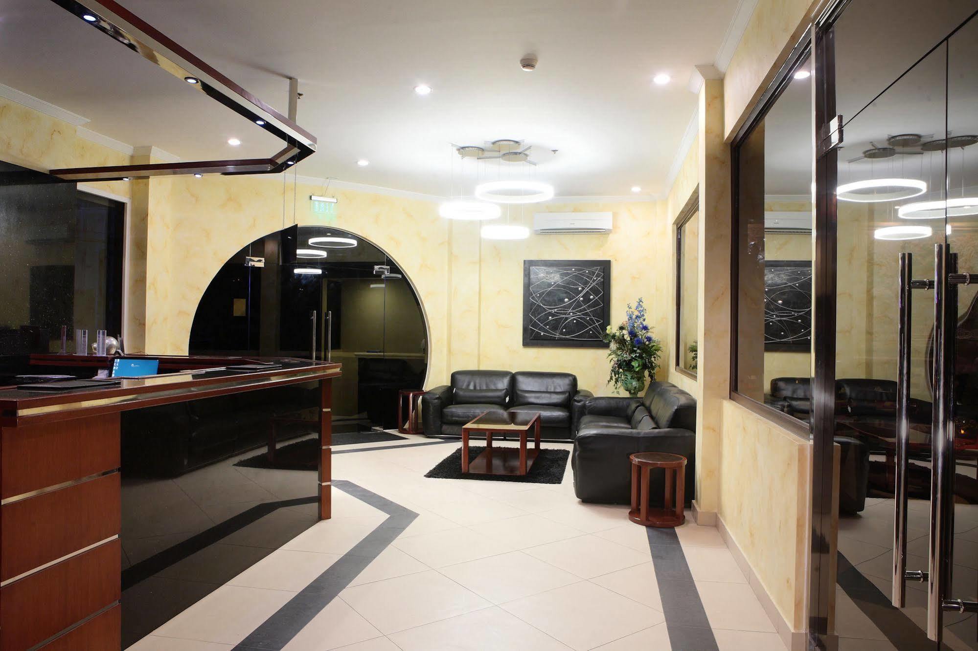 Queens Hotel Angeles City מראה חיצוני תמונה