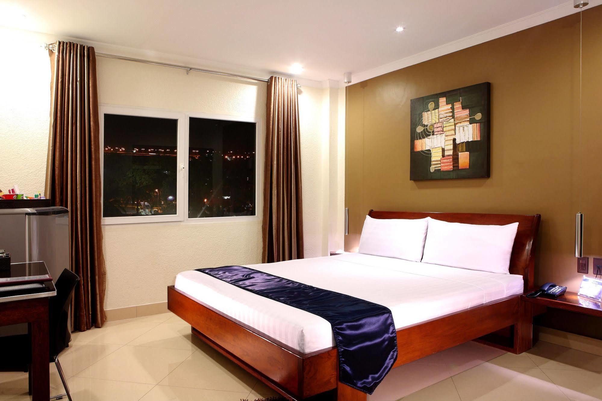 Queens Hotel Angeles City מראה חיצוני תמונה