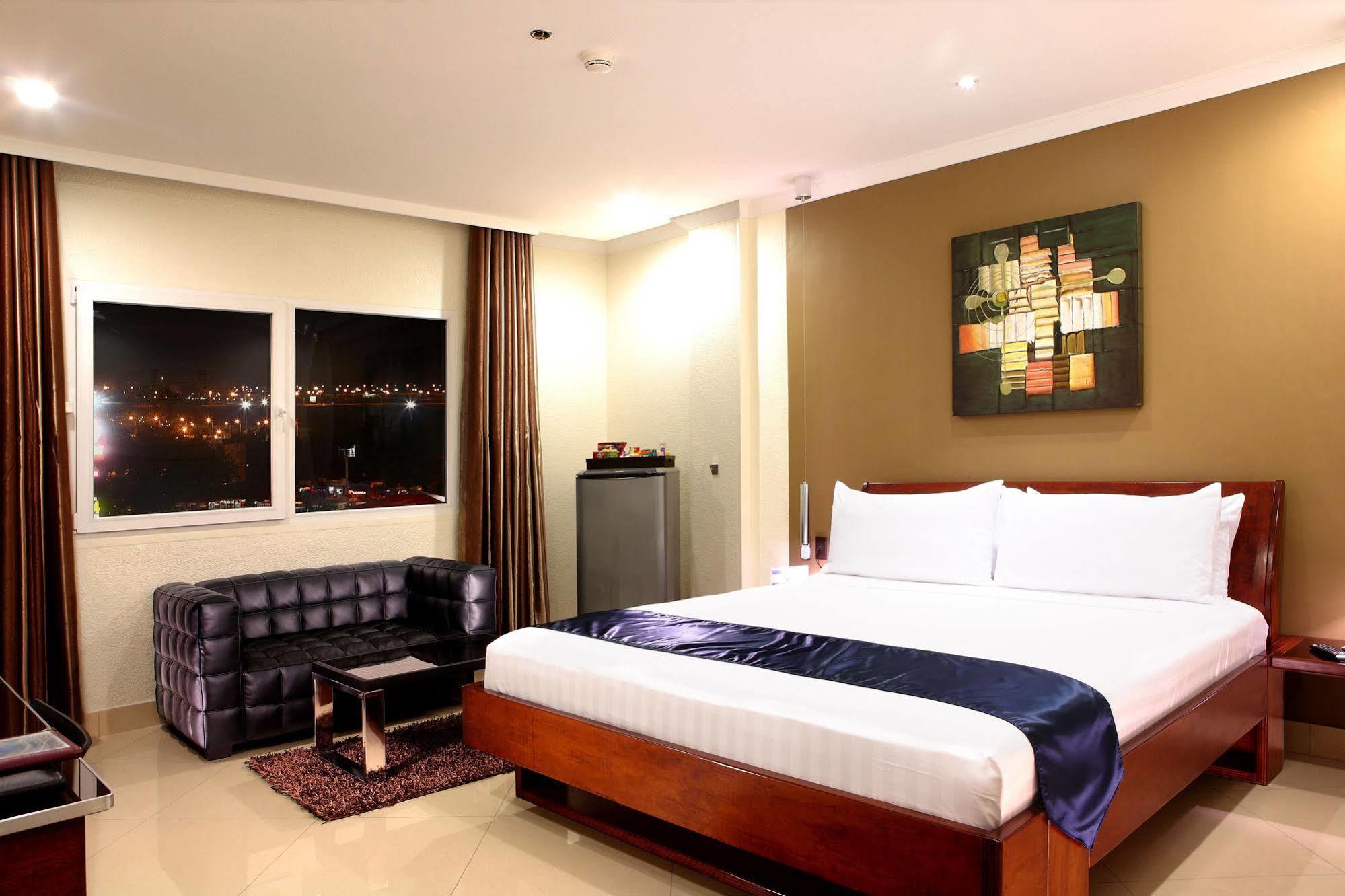 Queens Hotel Angeles City מראה חיצוני תמונה