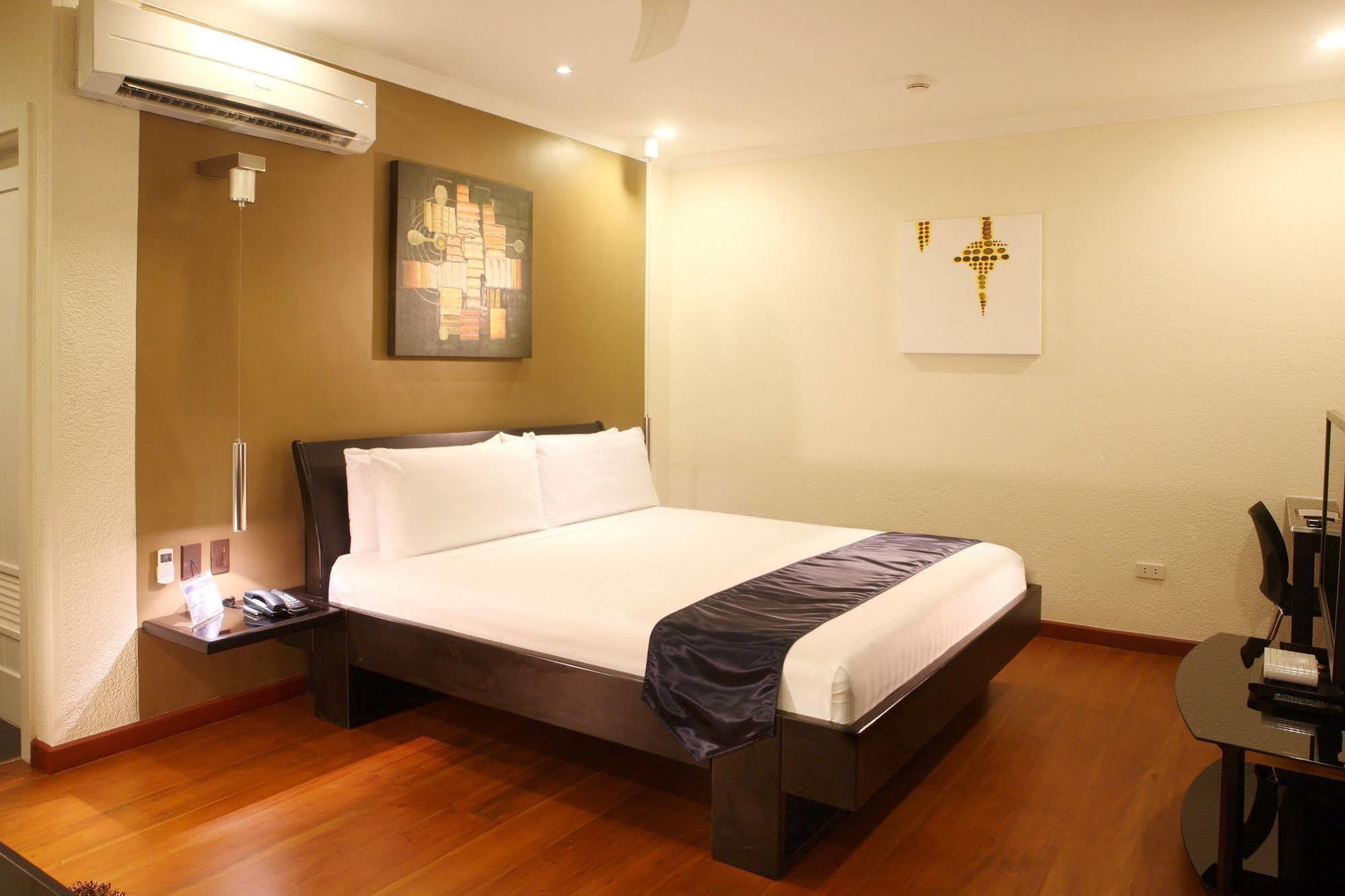 Queens Hotel Angeles City מראה חיצוני תמונה