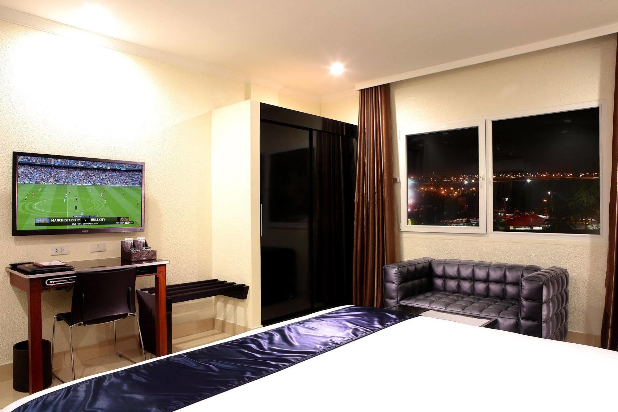 Queens Hotel Angeles City מראה חיצוני תמונה