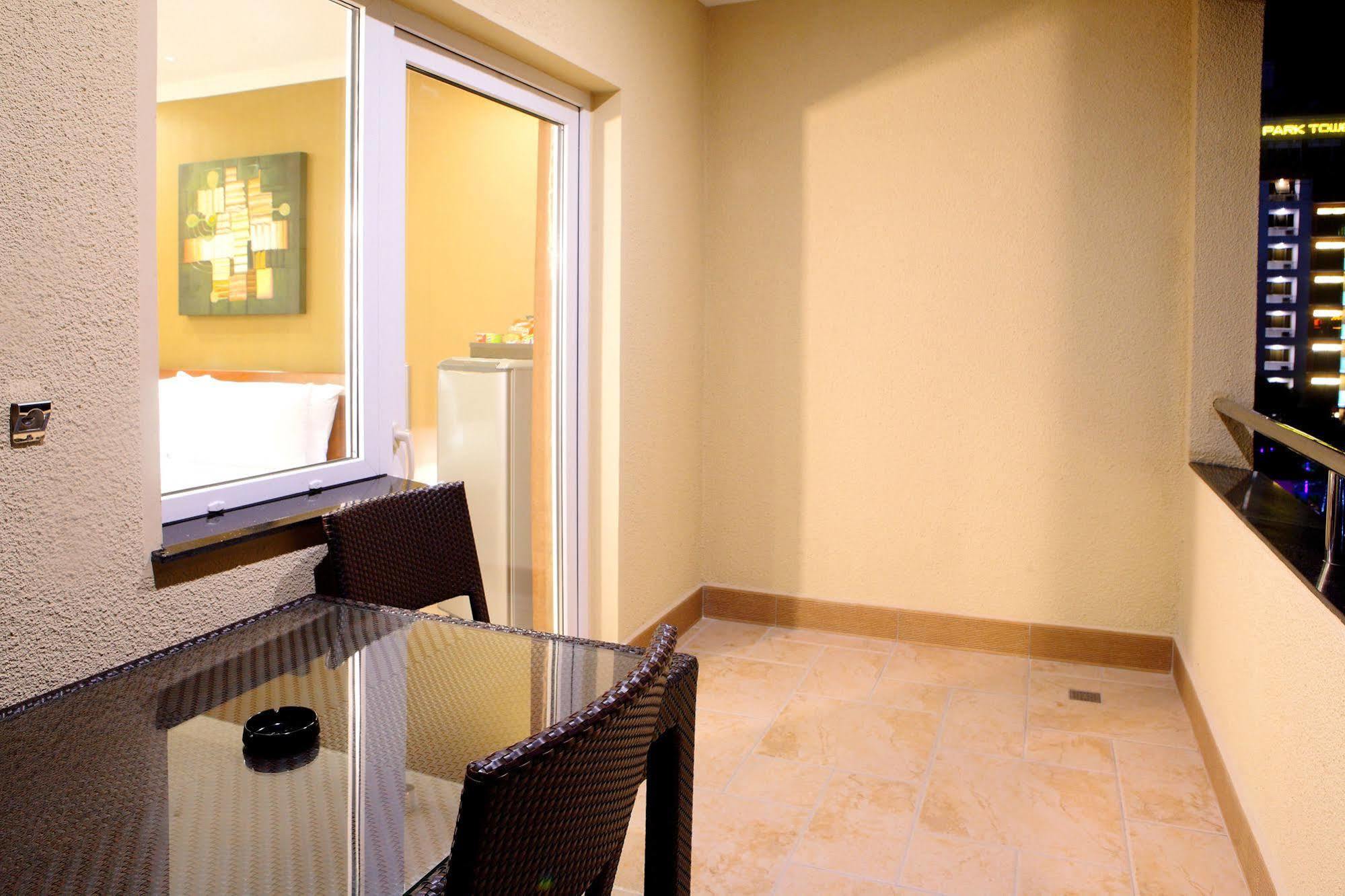 Queens Hotel Angeles City מראה חיצוני תמונה