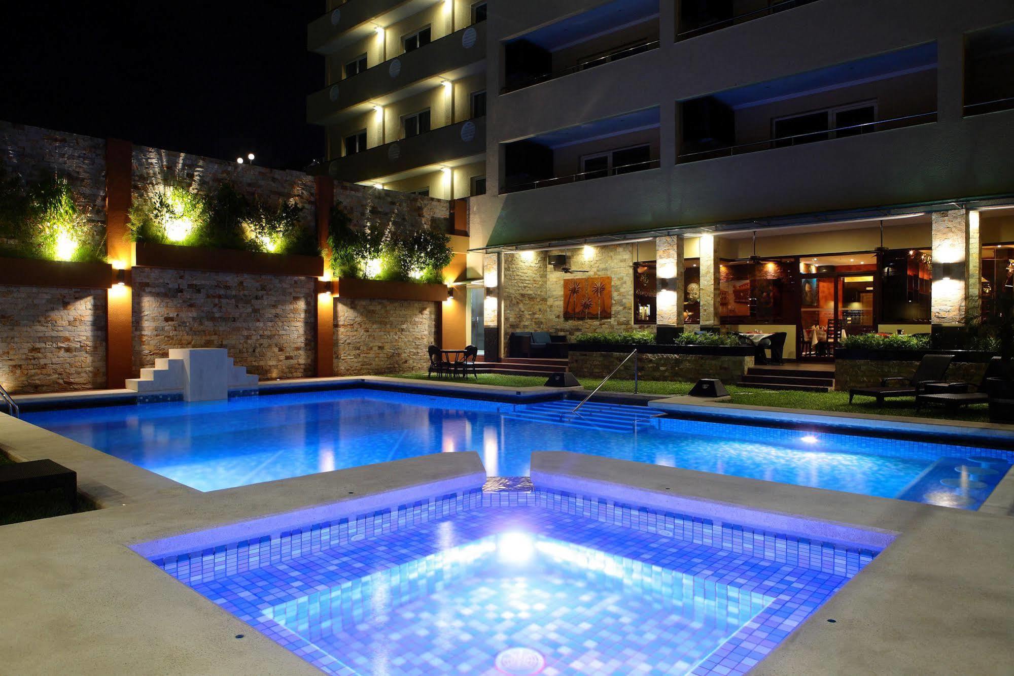 Queens Hotel Angeles City מראה חיצוני תמונה